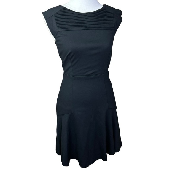 NEW Banana Republic Knit Short Sleeve Pintuck Dress Size 2 Fit and Flare Black - Picture 1 of 5